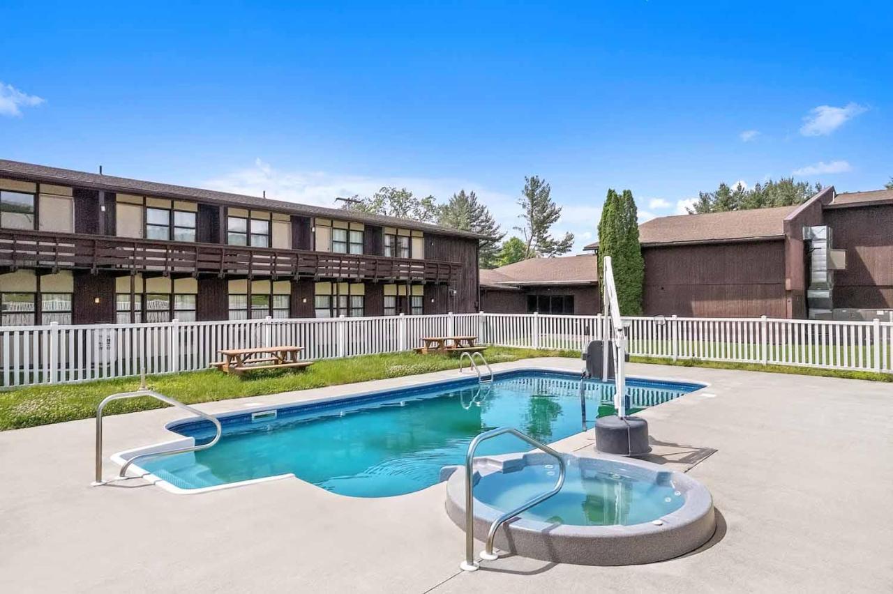 Shadowbrook Resort Tunkhannock Εξωτερικό φωτογραφία